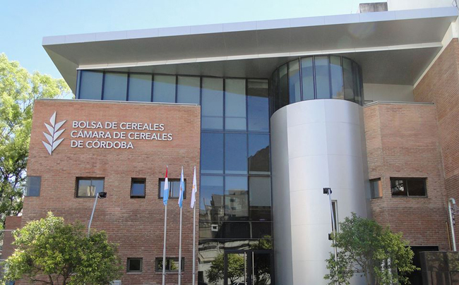 No son solo las retenciones: en una provincia, los impuestos locales se llevan 2.600tractores por año