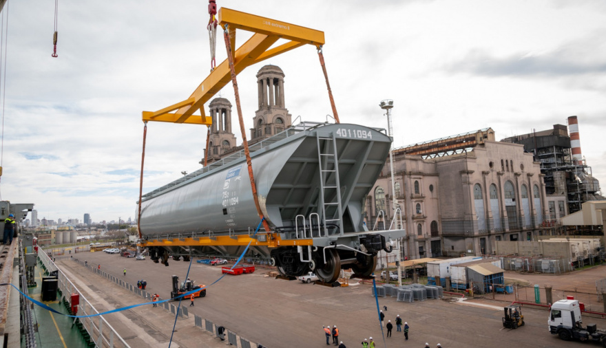 Logística: a través de otro acuerdo público-privado, llegan más vagones cerealeros para el tren Belgrano